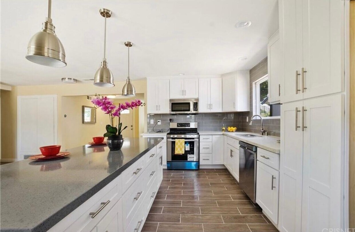 New beautiful kitchen - 6700 Platt Ave