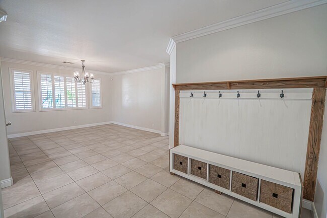 Foto del edificio - 4-Bedroom Single-Story Home with Solar & RV Parking