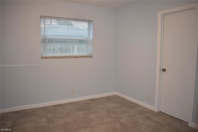 Foto del edificio - 2 br, 2 bath House - 117 NE 30th Ct Apt 1
