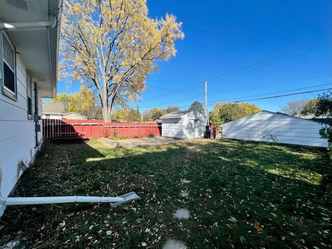Building Photo - Incredible 3 bed 2 bath house!!!!