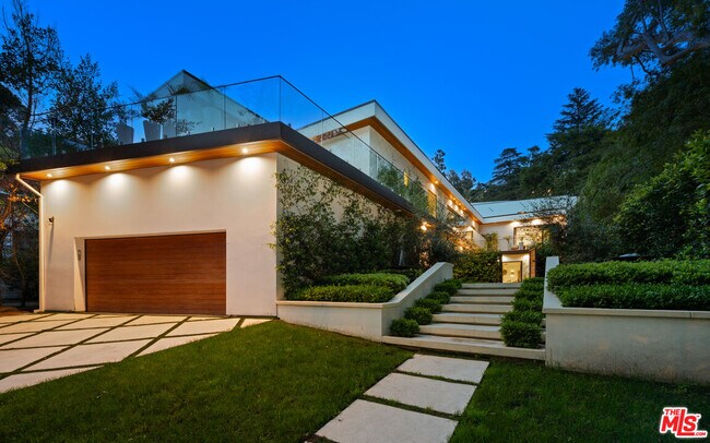 Foto del edificio - 1884 Laurel Canyon Rd