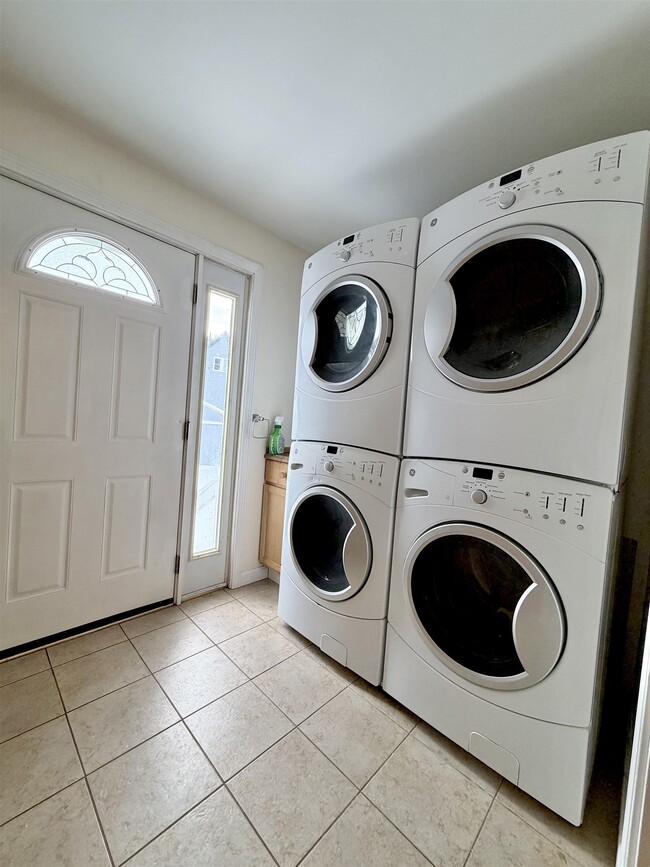 Building Photo - 62 Webster St