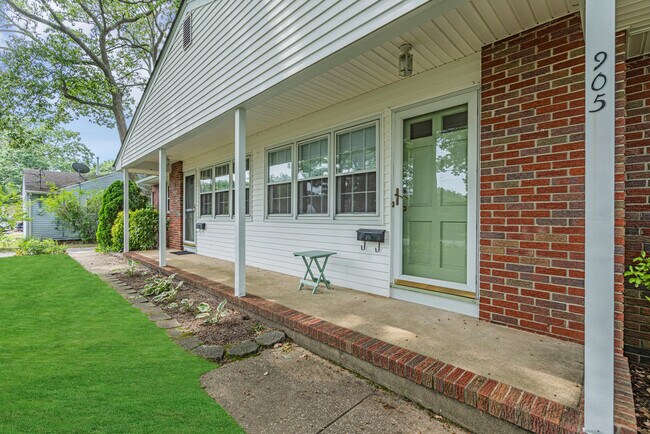905 Side - 905 Curtis Ave