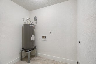 Building Photo - 5915 Beldart St