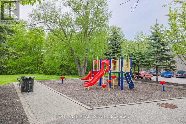 Photo du bâtiment - 560 Waverly St N