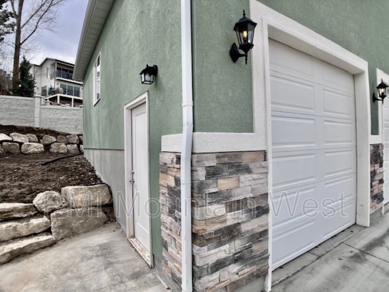 594 E Spruce Glen Rd, Murray, UT 84107 House Rental in Murray, UT