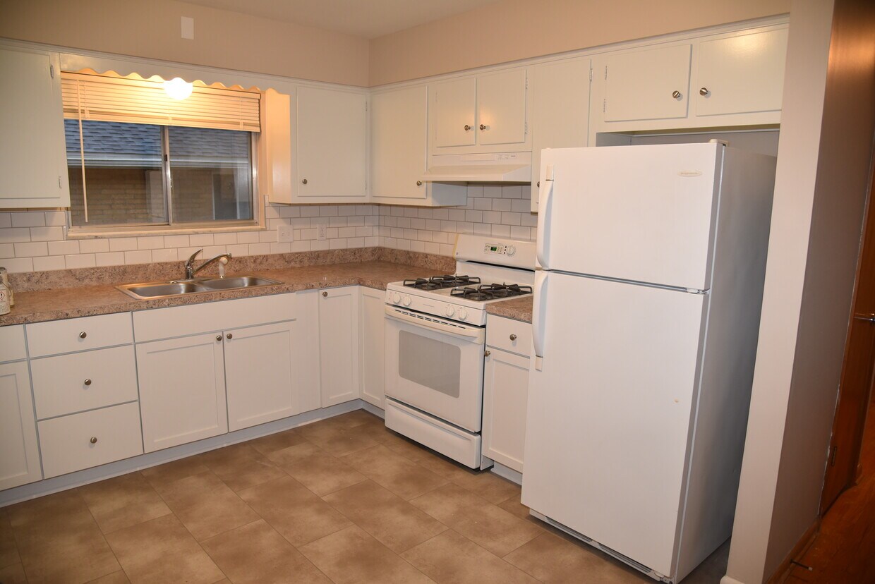 Primary Photo - 1700 Liberty Dr