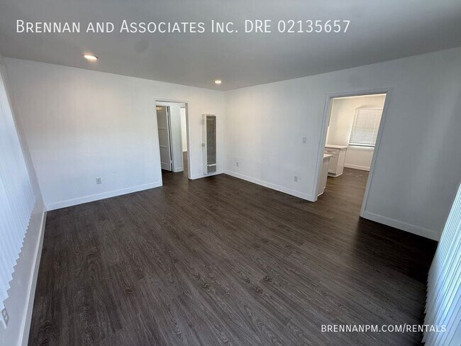 Building Photo - 456 Davidson-#B