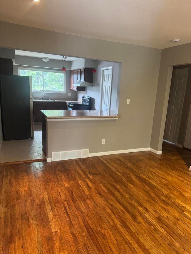 Foto del edificio - 4859 Mansfield Ave