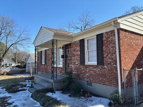 Building Photo - Elegance at its Finest