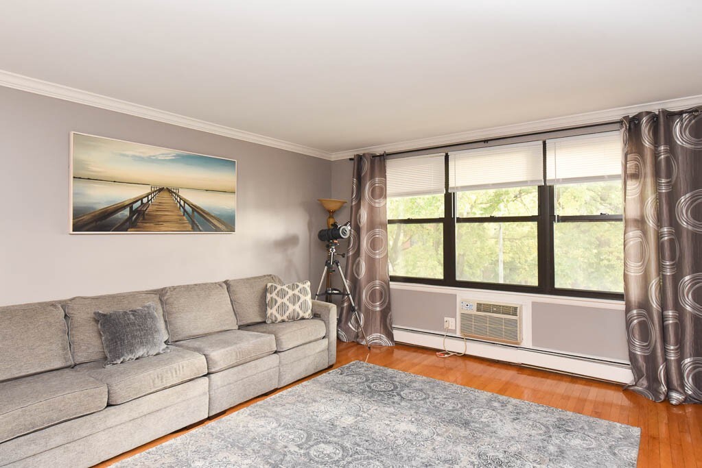 Foto principal - 1600 W Jarvis Ave