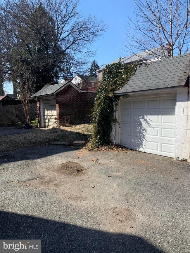 Building Photo - 636 Georges Ln