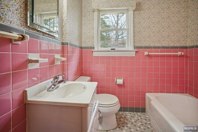Building Photo - 44 Lakeview Avenue