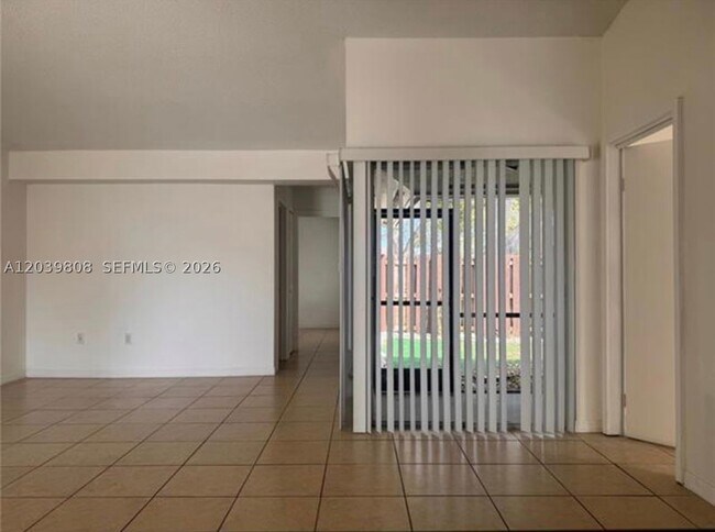 Foto del edificio - 819 NE 214th Ln