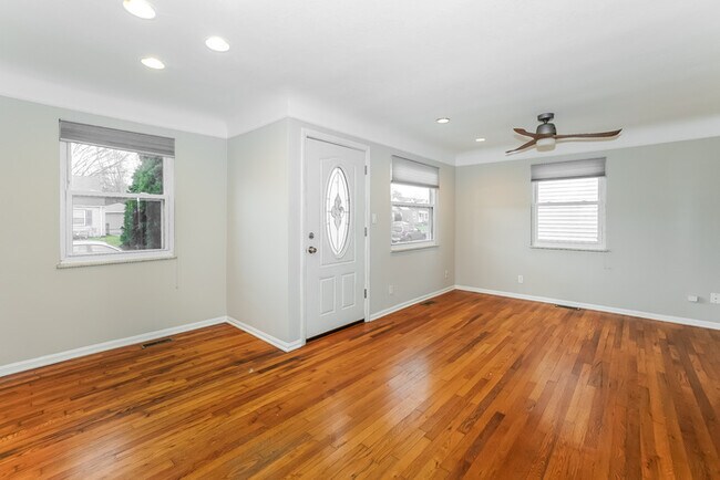 Foto del edificio - 4914 Lincoln Ave