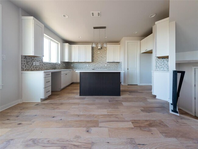 Building Photo - 25808 Case Ln