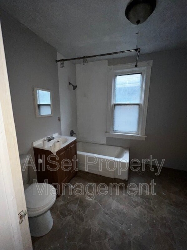 Building Photo - 2445 S 5th Pl