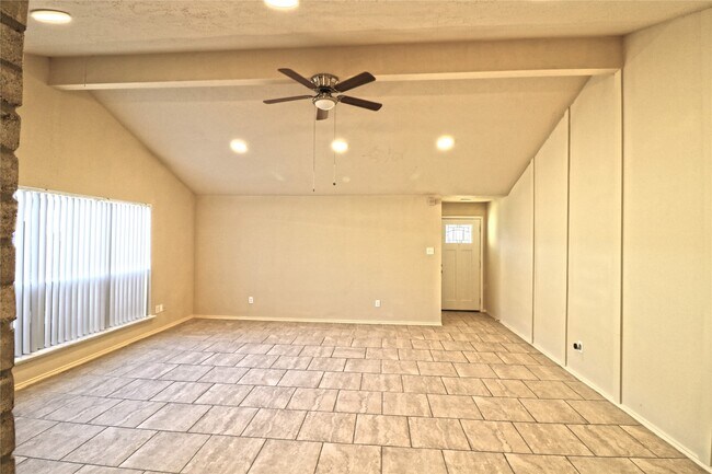 Foto del edificio - 7603 Loro Linda Dr