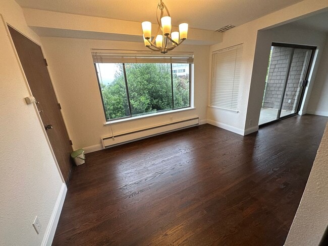 Building Photo - 185 Villa Terrace