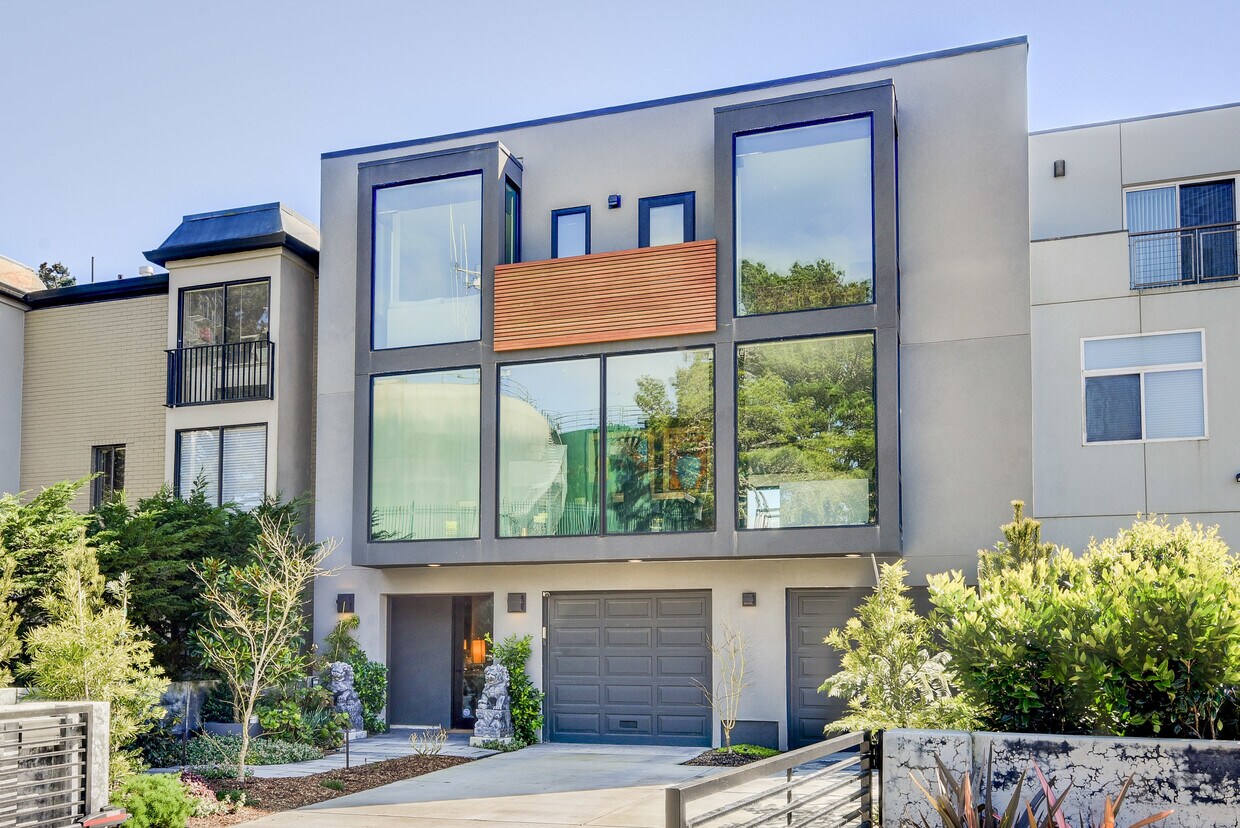 Primary Photo - 135 Mendosa Ave