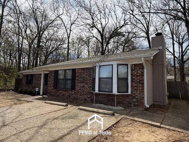Foto del edificio - 6120 Butler Rd