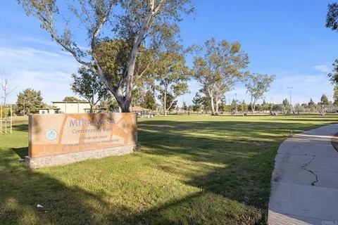 Foto del edificio - 8476 New Salem St