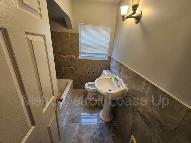 Building Photo - 10724 Whitehill St
