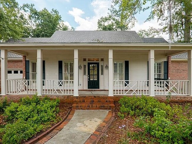 Building Photo - Spacious 4BR/3BA Family Home with Sunroom, Bonus Room & Fenced Yard!