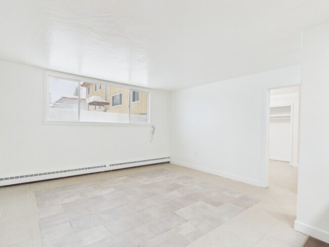 Building Photo - 829 17th Ave