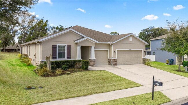 Foto del edificio - **Spacious 4-Bedroom, 3.5-Bath Home with Private Guest Suite and 3-Car Garage**