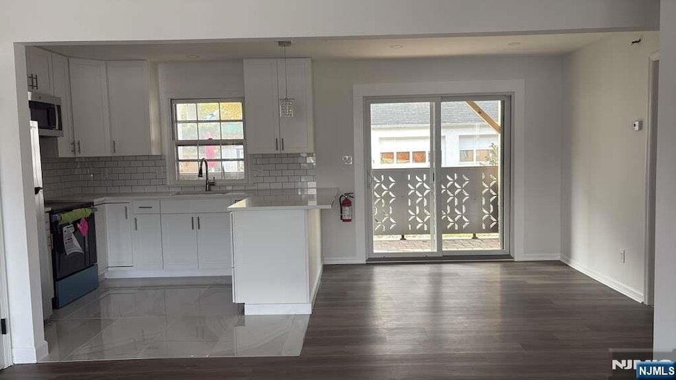 Foto principal - 671 Midland Ave