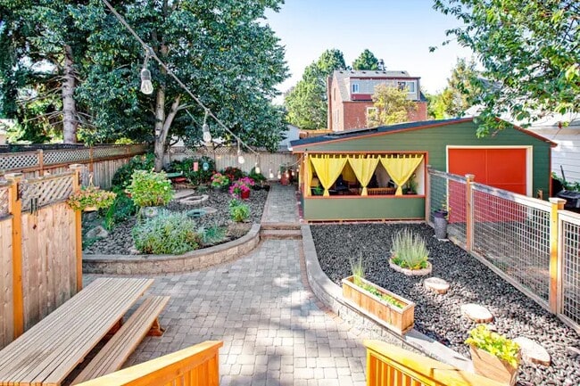 Building Photo - 6725 22nd Ave NW