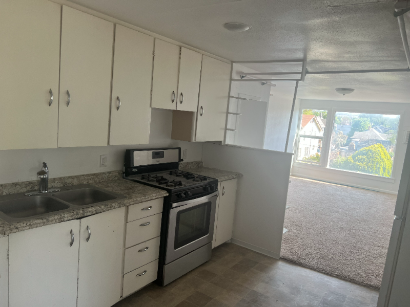 Building Photo - 325 1st Ave