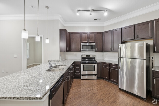 Broad - 3BR, 2BA - 1,474SF - Kitchen - MAA 1201 Midtown