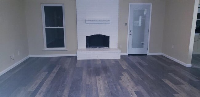 Building Photo - 909 Molina Dr