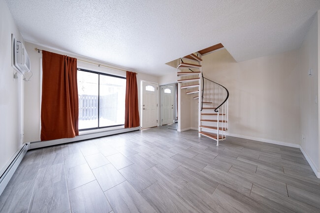 Foto del edificio - 7352 72nd Ln N