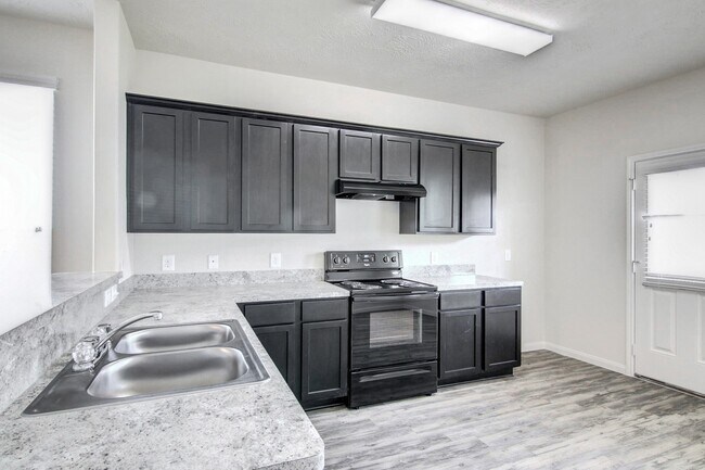 Building Photo - 2855 Silver Tree