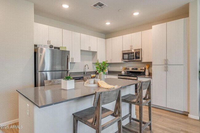 Building Photo - 16830 N 141st Ave