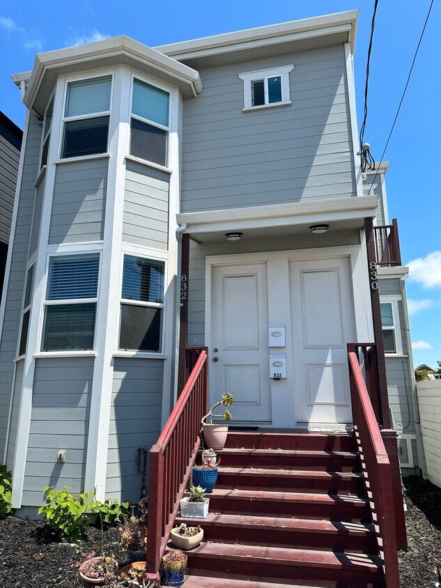 Primary Photo - Remodeled 2bed/1 bath! Pets Ok! In-unit la...
