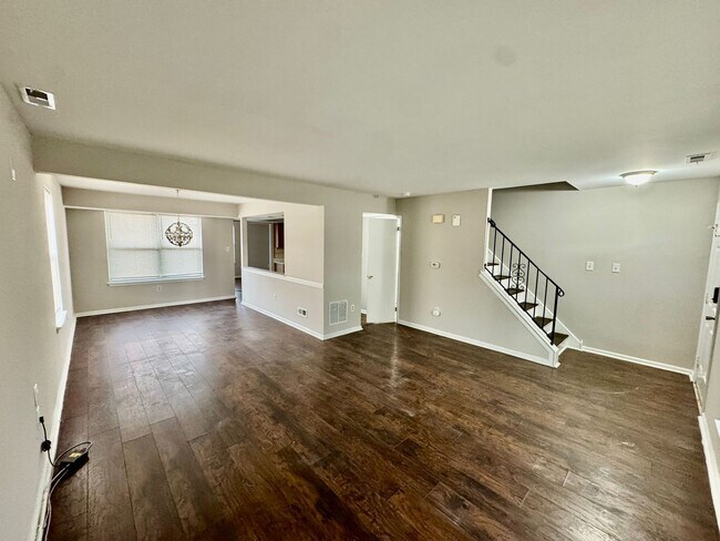 Foto del edificio - Spacious 3-Bedroom, 2.5-Bath Home for Rent...