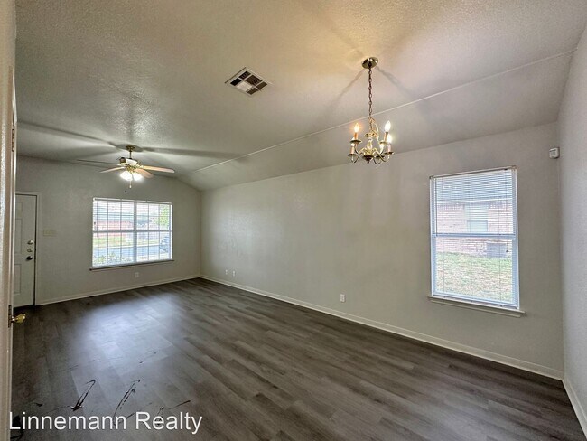 Building Photo - 3 br, 2 bath House - 4410 Acorn Creek Trail