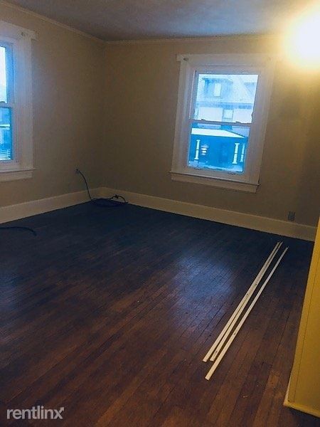 Building Photo - 3 br, 2.5 bath House - 31 Byrer Avenue