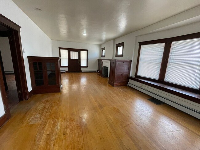 Building Photo - 1124 Lake Ave