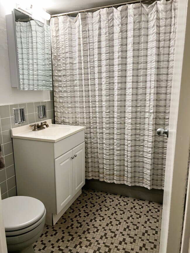 Foto del edificio - 253 E Delaware Pl