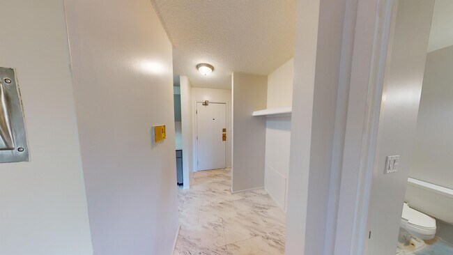 Photo du bâtiment - 9515-9100 100 Ave.