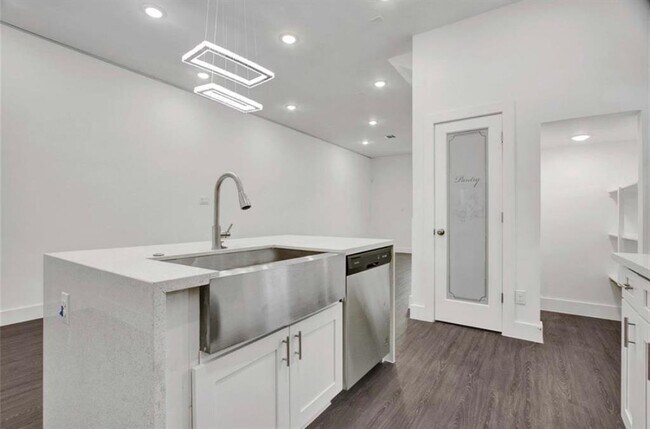 Building Photo - 4512 Brinkley St