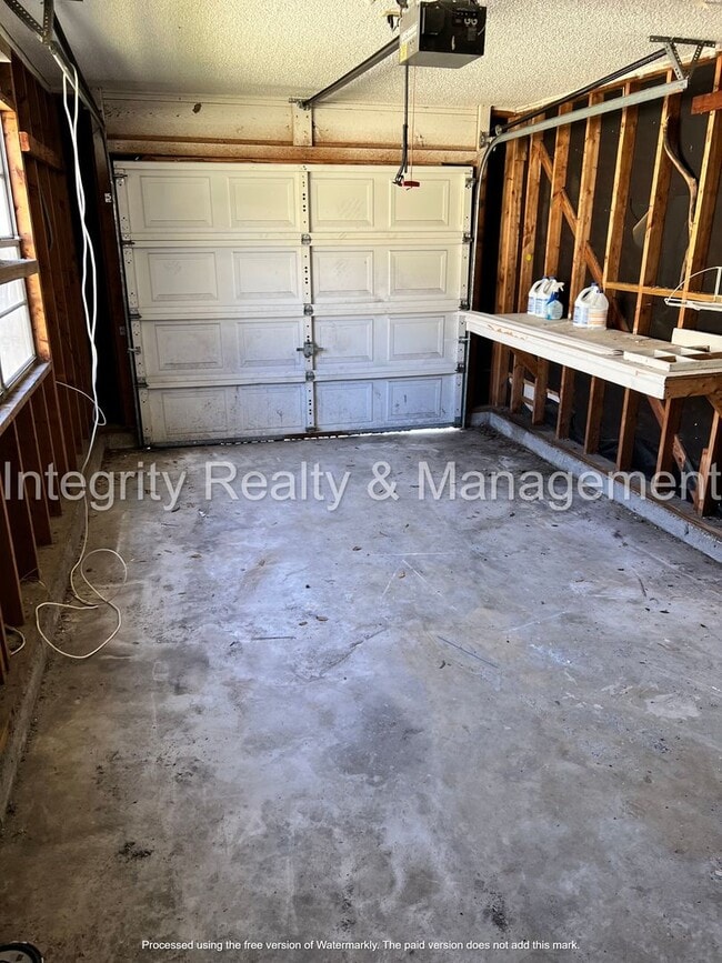 Building Photo - Charming cottage feel 3-bedroom, 2-bathroom house