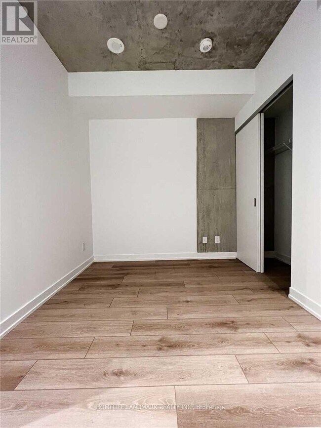 Photo du bâtiment - 458 Richmond St W