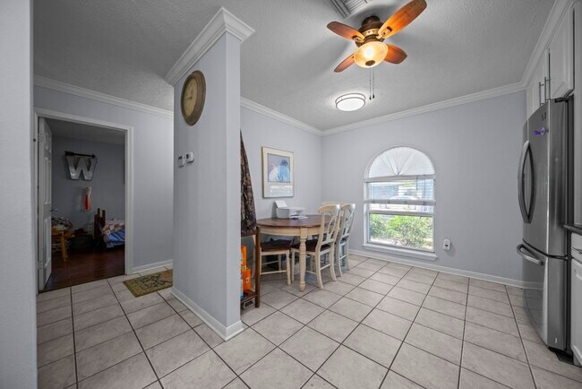 Foto del edificio - 8606 Twisting Vine Ln