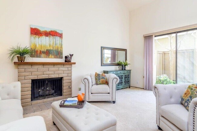 Foto del edificio - Walnut Creek Beautiful 2 bedroom 2 bath townhome excellent location!